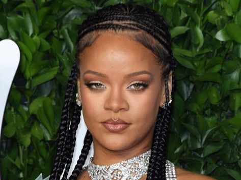 9 Fulani Braid Styles That Are As Cool As Rihanna's Rihanna Faux Locs, 00s Hair, Red Box Braids, Rihanna Makeup, Rihanna Show, Rihanna Fenty Beauty, Rihanna News, Braids Pictures, Braid Inspiration