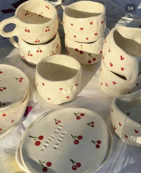 Cute Ceramic Painting Ideas, Crockery Design, Diy Pottery Painting, Color Me Mine, Cerámica Ideas, Tanah Liat, Clay Diy Projects, Pretty Mugs, Keramik Design