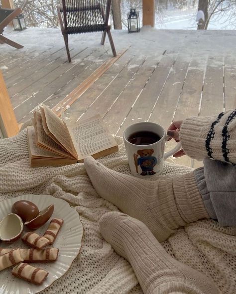 Winter Aesthetic 2023, That Girl Winter, Winter Study Aesthetic, Winter Birthday Aesthetic, Aesthetic Winter Pictures, Winter Mood Cozy, Winter Cottagecore Aesthetic, Soft Cozy Aesthetic, December Aesthetic Cozy