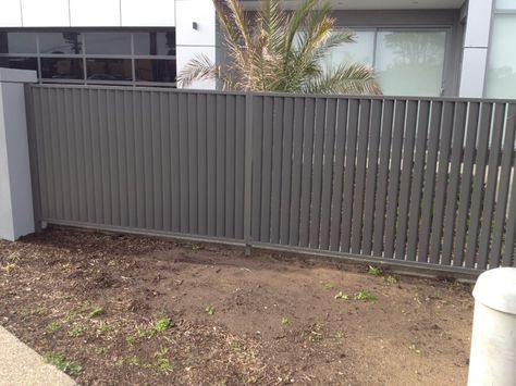 aluminium slat style fence powdercoated woodland grey Woodland Grey Fence, Gray Fence, Painted Fences, Grey Pool, Grey Fence, Concrete Fence Posts, Aluminum Pool Fence, Driveway Fence, Grey Fences