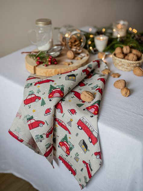 Festive, reusable, eco-friendly hand towels with Christmas accents pattern. Christmas accent linen kitchen towel is the perfect gift for women, friends, housewarming, or Christmas stocking. Ginger Man Cookies, Christmas Dish Towels, Christmas Tea Towels, Kitchen Decor Christmas, Patterned Tea Towels, Christmas Accents, Christmas Linen, Kitchen Accessories Decor, Christmas Kitchen Towels