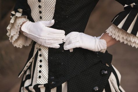 black and white stripe Circus Cosplay, Victorian Outfit, Black And White Clown, Erin Morgenstern, Victorian Cosplay, The Night Circus, Circus Aesthetic, Dark Circus, Night Circus