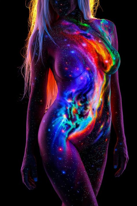 Mesmerizing UV Body Paintings by John Poppleton | Daily design inspiration for creatives | Inspiration Grid Uv Body Painting, Female Body Paintings, Body Paintings, Body Art Photography, Space Painting, Neon Glow, Wallpaper Vintage, Art Halloween, Graphic Design Print