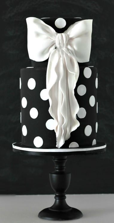 Dot Cake, Polka Dot Cakes, White Cakes, Polka Dot Party, Polka Dots Fashion, Polka Dot Wedding, Cake Display, Gorgeous Cakes, Cake Decorating Techniques