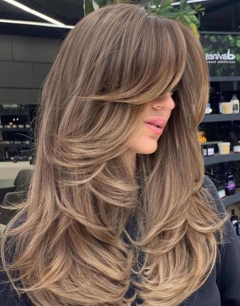 Long Butterfly Cut with Bangs Face Bangs, Wavy Layered Hair, Bangs And Layers, Kadeřnické Trendy, Fesyen Rambut, Vlasové Trendy, Hairstyles For Layered Hair, Dirty Blonde Hair, Hair 2024