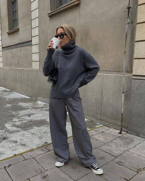 L I N D A J U H O L A (@lindajuhola) • Instagram photos and videos Minimal Chic Outfits, Celine Outfit, Eurotrip Outfits, Winter Outfits Casual Cold, Cold Outfits, Corporate Outfits, Grey Outfit, A Goddess, Interview Outfit