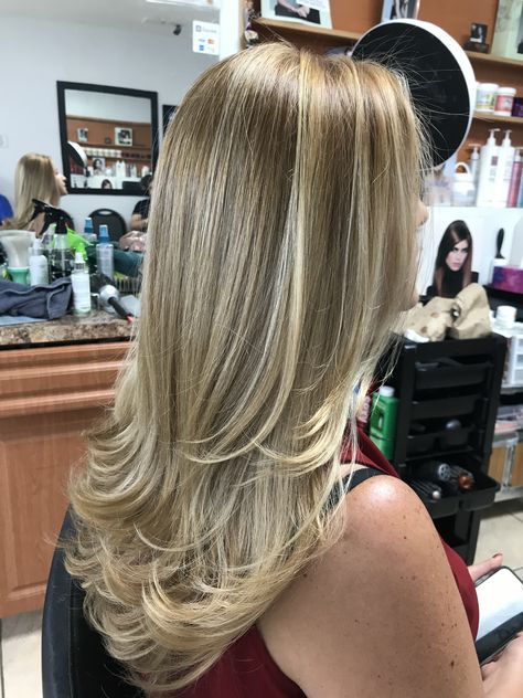 Brown With A Lot Of Blonde Highlights, 2000 Layered Hair, 2000s Highlights Hair, Best Hair Dye, Straight Hair Cuts, Blonde Haircuts, Hair Streaks, Hair Done, Hair Color Shades