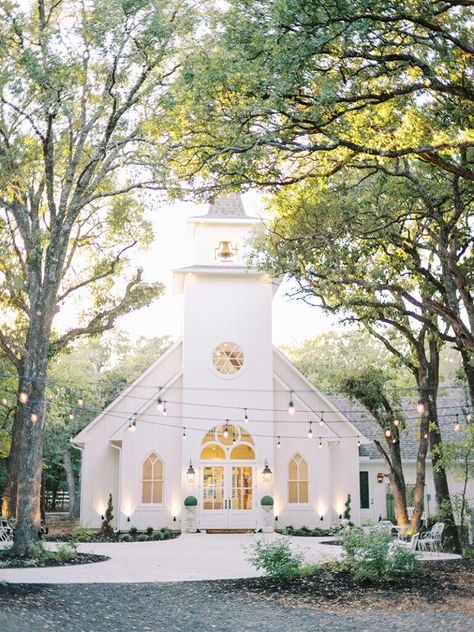 Classic Chapel Wedding, Open Air Chapel Wedding Decorations, Wedding Venue Exterior Design, Little White Church Wedding, Church Wedding Venue Ideas, Pretty Church Wedding, Indoor Wedding Venue Ideas, Wedding Venues Outside, Wedding Venues Simple