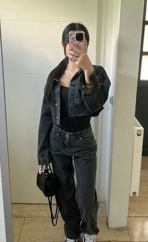 Baggy Pants Black, Winter Outfit Black, Jeans Fall Outfit, Black Baggy Jeans, Street Style Outfits Casual, Black Jean Jacket, Jean Jacket Outfits, Oversized Jeans, Cute Everyday Outfits