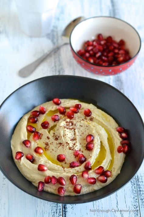 Super Simple Homemade Hummus with Pomegranate. It's seriously better than the storebought one! | Find the recipe on NotEnoughCinnamon.com Vegan Hummus Recipe, Salad Party, Lebanon Food, Easy Hummus Recipe, Easy Hummus, Vegan Hummus, Homemade Hummus, Hummus Recipe, Gf Recipes