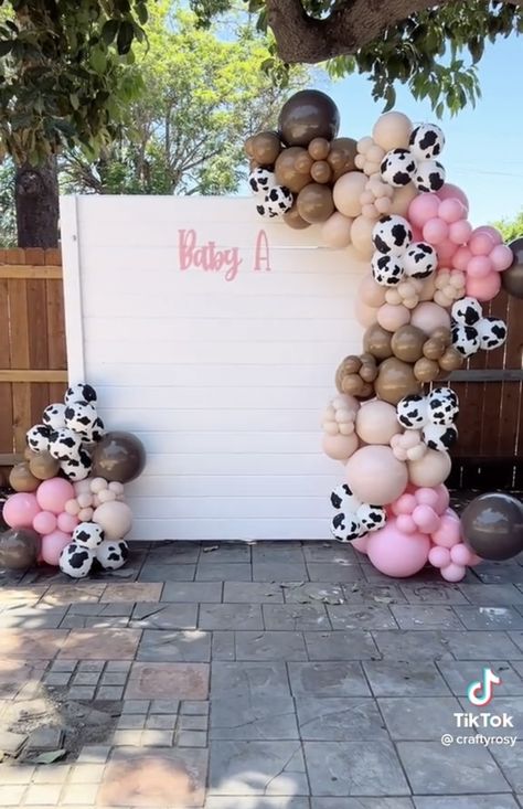 Pink Cow Party Decorations, Pink And Cow Print Balloon Arch, Pink Cow Birthday Party Centerpieces, Pink Cow Print Backdrop, Cow Theme Baby Shower Ideas, Pink Amf Cow Ballon, Cowgirl Baby Shower Theme, Farm Baby Shower Theme, Cow Baby Shower Theme