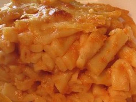 Macaroni Pie (Bajan Style) Recipe - Whisk Bajan Macaroni Pie Recipe, Bajan Macaroni Pie, Barbados Recipes, Macaroni Pie Recipe, Bajan Recipe, Barbados Food, Macaroni Pie, Banana Ketchup, Caribbean Foods