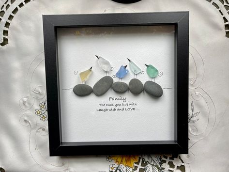 Pebble Art Birds, Seaglass Picture, Sea Glass Art Projects, Stone Pictures Pebble Art, Coastal Artwork, Glass Art Projects, Beach Glass Art, Pebble Pictures, Sea Glass Crafts