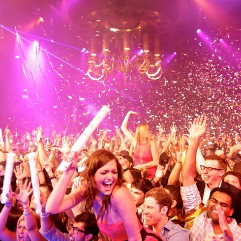 Vegas nightlife 101. From XS to Surrender: the Thrillist guide to Vegas's best nightclubs Teen Club, Las Vegas Night Clubs, Vegas Clubs, Vegas Nightlife, Vegas Bachelorette, Vegas Vacation, Vegas Trip, Las Vegas Trip, Best Club