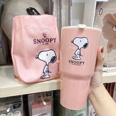 Snoopy Shopping, Snoopy Merchandise, 30th Birthday Wishes, Snoopy Stuff, Crochet Water Bottle Holder, Snoopy Cartoon, Cute Furniture, Simple Background Images, Botol Air