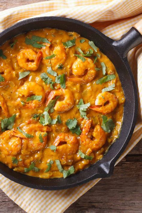 South Indian Shrimp Curry Curried Shrimp, Mango Chutney Recipe, Homemade Curry Powder, Spicy Prawns, Homemade Curry, Prawn Curry, Hearty Lunch, Curry Recipes Indian, Curry Shrimp