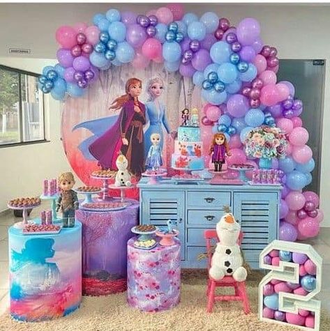 Elsa Birthday Party Ideas Decoration, Frozen Theme Party Decorations, Frozen Themed Birthday Cake, Elsa Birthday Party, Frozen Decorations, Surprise Birthday Decorations, Frozen Party Decorations, Disney Frozen Birthday Party, Frozen Birthday Theme