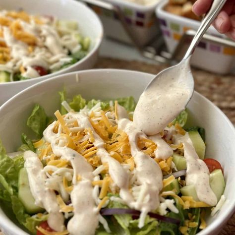 Outback Walkabout Onion Soup, Outback Salad, Dinner 321, Healthy Dinner Ideas Easy, Copycat Salad, Steakhouse Salad, Copycat Dinner, Salad With Ranch Dressing, Ricotta Bruschetta