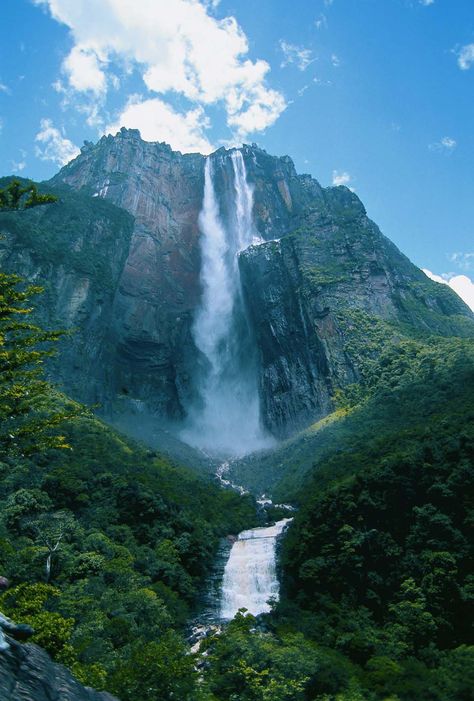 Canaima National Park, Venezuela - Explore the World with Travel Nerd Nici, one Country at a Time. http://TravelNerdNici.com Matka Natura, Air Terjun, Halong Bay, Beautiful Waterfalls, Alam Yang Indah, Pretty Places, Crete, Tahiti, Places Around The World