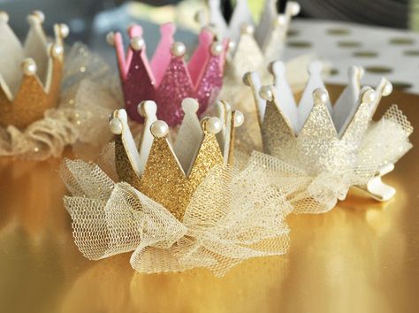 Gold Crown Headband, Princess Party Ideas, Tiara Party, 1st Birthday Princess, Princess Crowns, Creative Wedding Favors, Princess Party Decorations, Princess Party Favors, Crown Party