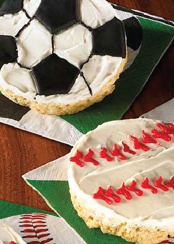 Soccer Ball and Baseball Rice Krispies Treats® – Hit a home run and score big in the kitchen when you make these super simple sports shapes with your kids.They’re the perfect after-school after-game snack! Kids Soccer Snacks, Academic Decathlon, Marshmellow Treats, Sports Treats, Soccer Treats, Baseball Treats, Soccer Snacks, Yankees Baby, Season Recipes