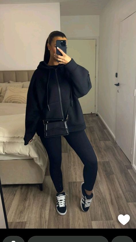 Black Campus Outfit, Outfit Legging Noir, Sportive Outfit, Black Joggers Outfit, Outfit Campus, Outfits Leggins, Grey Sweater Outfit, Campus Outfit, Zara Drip