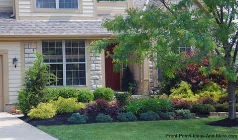 southern landscaping ideas | nicely landscaped front yard Front Porch Landscaping Ideas, Front Porch Landscaping, Southern Landscaping, Front Porch Landscape, Veranda Design, Front Porch Garden, Porch Landscaping, Front Porch Design, Front Yard Design