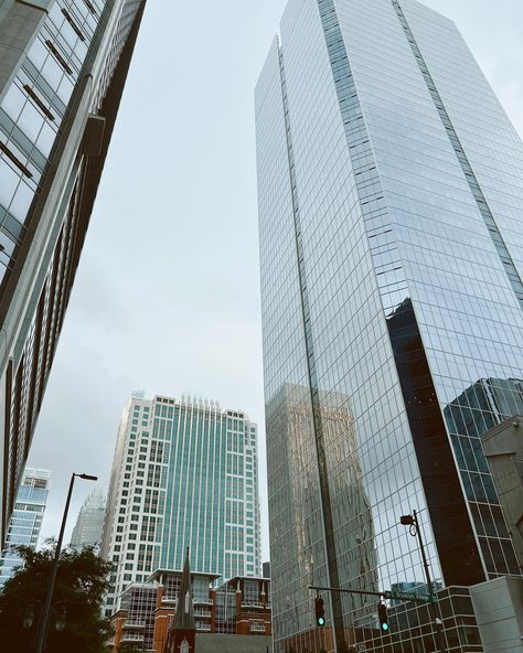 Date night in Uptown Charlotte, NC 🍸🖤🏙️ Had our first date night in our new city this past weekend. We loved how walkable uptown was! 🍹Drinks we went to @coquetteclt which was the cutest French spot that we will definitely be returning for brunch or dinner. Highly recommend the drink Marie Antoinette is was so yummy 😋 🦞Dinner we went to @carolinesoysterbar It was so good! Make sure to get the lobster roll + calamari both so so delicious! #cltfood #cltbucketlist #datenight #charlotterest... Uptown Charlotte Nc, Date Night In, The Lobster, Lobster Roll, Calamari, New City, First Date, So Delicious, Marie Antoinette