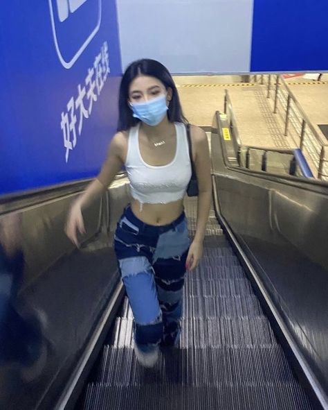 Aesthetic Post On Instagram, Estilo Madison Beer, Aesthetic Post, Looks Pinterest, Like And Comment, 2000s Fashion Outfits, Y2k Outfits, Streetwear Fashion Women, Aesthetic Beauty