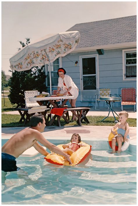 Photo H. Armstrong Roberts Getty Archive Bette Davis, Swimming Pool Designs, Mother Son, Vintage Life, In The Pool, Posters And Prints, Pool Designs, Vintage Summer, Architecture Drawing