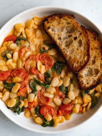 Butterbean Stew, Easy Bean Recipes, Recipes With Vegetable Broth, Vegan Bean Recipes, Butter Beans Recipe, Veg Meals, Mediterranean Cooking, Vegan Protein Recipes, Vegan Entrees