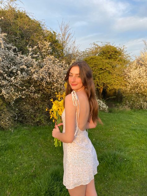 Floral Dress Poses Instagram, Pose Ideas Instagram Standing Dress, Photography Posing Guide, Sitting Poses, Posing Guide, Instagram Photo Inspiration, Dress Picture, Flower Dresses, Floral Dress