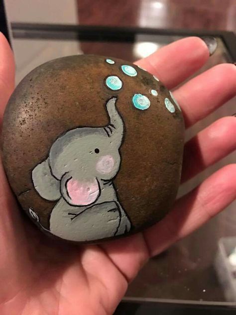 Elephant baby blowing bubbles Painted Rocks Elephant, Elephant Rock Painting, Stone Painting Ideas Creative, Easy Rock Painting Ideas Simple, Painted Rocks Easy, Simple Rock Painting Ideas, Cool Rock Painting Ideas, Cute Rock Painting Ideas, Stone Painting Ideas