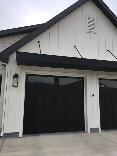 Barndominium Gym, Architect Notes, Black And White Garage, Black Gutters, Garage Pool House, Garage Additions, White Stucco House, Detached Garage Designs, Metal Awning