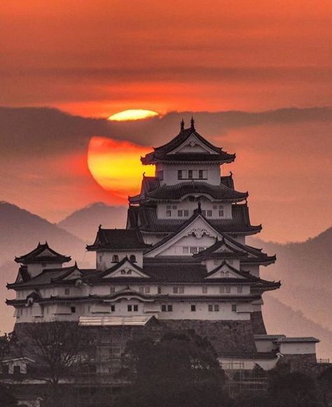 (99+) Tumblr White Heron, Castle Drawing, Himeji Castle, Aesthetic Places, Japanese Castle, Japan Architecture, Castle Aesthetic, Japanese Temple, Aesthetic Japan