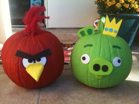 Angry bird Halloween pumpkins. By Konni Larue Angry Birds Pumpkin Painting, Angry Bird Pumpkin Painting, Big Bird Pumpkin, Angry Birds Pumpkin, Bird Pumpkin, Pumpkin Paint, Painting Pumpkins, Angry Birds Party, Pumpkin Designs