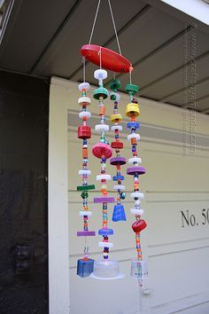 mobiles para los chicos Wind Chimes Kids, Plastic Bottle Cap Crafts, Summertime Crafts, Plastic Bottle Caps, Wind Chimes Craft, Diy Plastic Bottle, Diy Wind Chimes, Summer Crafts For Kids, Bottle Cap Crafts