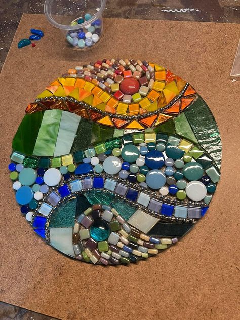 Diy Mosaic Projects For Beginners, Circle Mosaic, Free Mosaic Patterns Templates Simple, Circular Mosaic Patterns, Circular Mosaic Designs, Mosaic Round Table Top Patterns, Abstract Mosaic Art, Free Mosaic Patterns, Small Round Mosaic Table Top