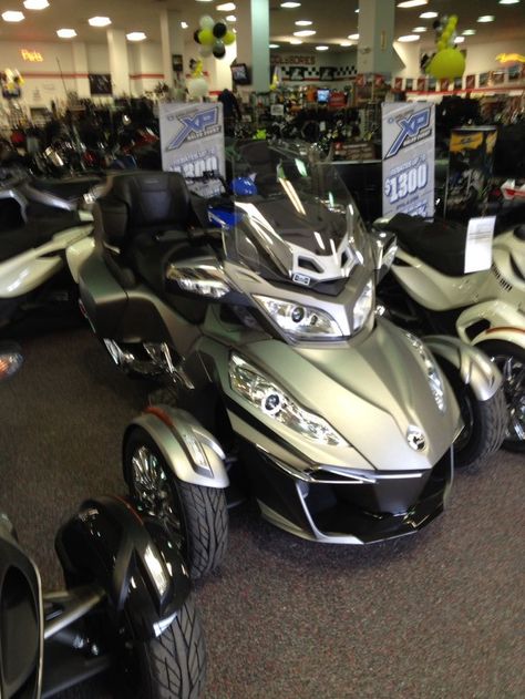 Can Am Spyder Accessories, Honda Motorcycles Goldwing, Canam Spyder, Three Wheel Motorcycles, 3 Wheel Motorcycle, Can Am Spyder, Reverse Trike, Bike Camping, Spyder Men