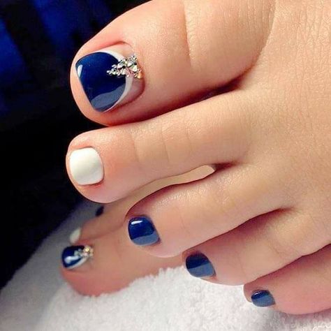 Pedicure Azul, Pedicure Designs Summer, Ideas Pedicure, Spring Pedicure, Blue Nail Art Designs, Pedicure Designs Toenails, Summer Pedicure, Pedicure Colors, Toe Nail Color