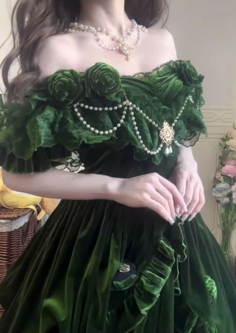 Green Royalty Aesthetic, Old Fashion Dresses, Royal Dresses, Prom Dress Inspiration, Dress Aesthetic, Princess Outfits, Fairytale Dress, Wedding Dress Trends, Fashion Inspiration Design