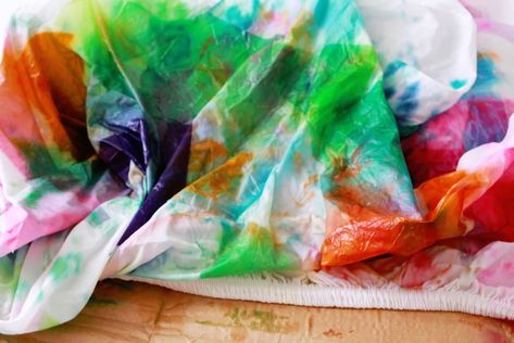 How to Tie-Dye Sheets with Tissue Paper | Apartment Therapy Vinegar Washing Machine, Tie Dye Sheets, Tie Dye Tutorial, Home Decor Things, Fabric Dyeing Techniques, Hanging Craft Ideas, Decor Things, How To Tie Dye, Dye Techniques