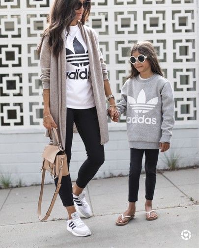 Adidas Outfit Women, Look Legging, Look Adidas, Adidas Fashion, Adidas Outfit, Yoga Pants Outfit, Athleisure Outfits, Sporty Outfits, Sporty Chic