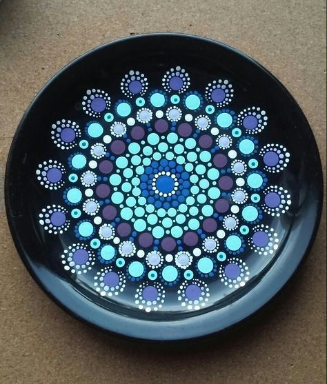 Mandala Plate, Circular Art, Diy Pottery Painting, Diy Crafts Bookmarks, Simple Mandala, Diy Flower Pots, Pottery Painting Designs, Colorful Rangoli Designs, Painted Plates