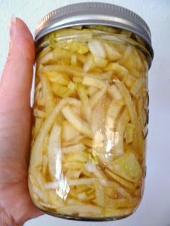 Cooking Fennel, Pickled Fennel, Fennel Recipe, Fennel Recipes, Quick Pickled, White Balsamic Vinegar, Pickled Veggies, Garden Recipes, Pickling Recipes