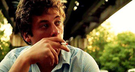 Lip Gallagher Gif, Shameless Gif, Shameless Characters, Lip Gallagher, Shameless Tv Show, Night Gallery, Allen White, Jeremy Allen White, Based On Your Zodiac Sign