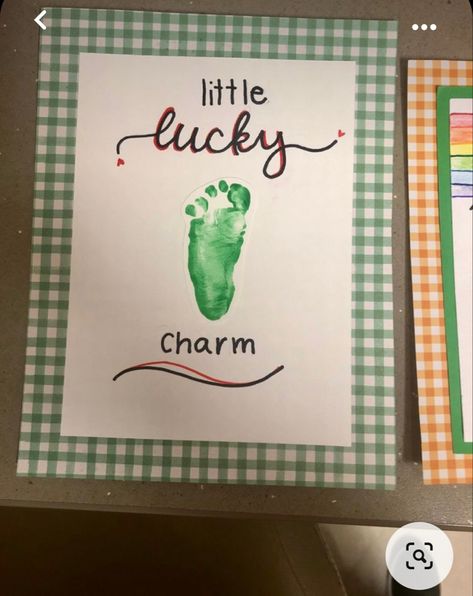 St Patrick's Day Crafts For Toddlers, Baby Footprint Crafts, Sant Patrick, Baby Art Crafts, March Art, Shamrock Art, Infant Art, Baby Footprint Art, Saint Patricks Day Art