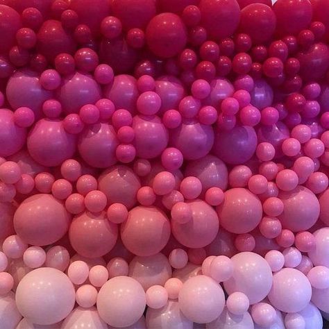 Balloon Wall Backdrop, Balloon Walls, Backdrop Balloon, Pink Party Theme, Ombre Wall, Birthday Balloon Decorations, Balloon Backdrop, Barbie Birthday, Barbie Party