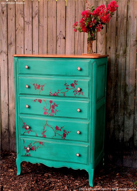 Dresser Bohemian, Decoupage Dresser, Royal Design Studio Stencil, Diy Mural, Shabby Chic Dresser, Asian Home Decor, Refurbished Furniture, Paint Furniture, Flipping Furniture