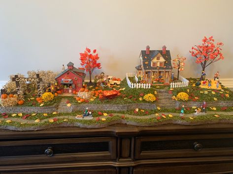 Lemax Halloween Village Display, Diy Fall Village Houses, Thanksgiving Village Display, Fall Village Display Ideas, Halloween Miniature Village, Disney Halloween Village Display, Diy Halloween Village Display, Fall Miniature Scenes, Fall Village Display